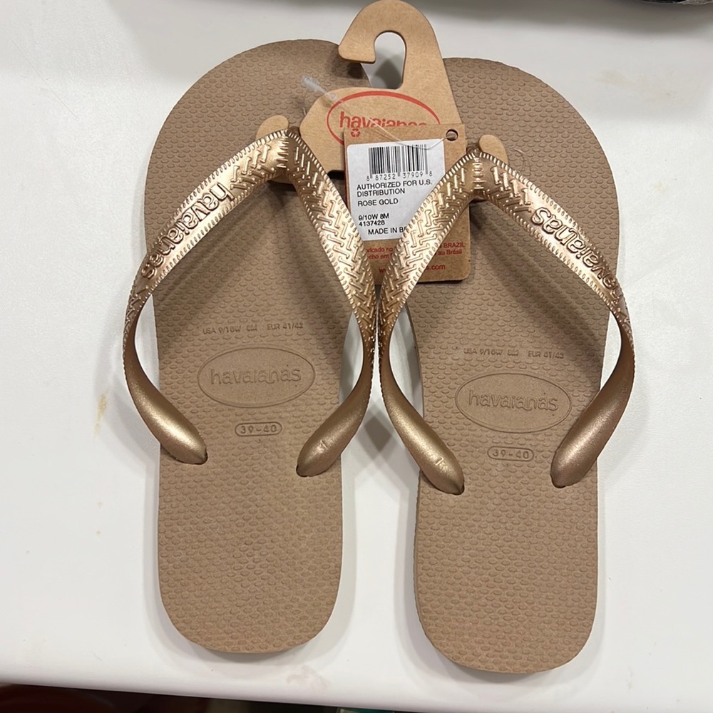NWT Havaianas Flip Flops - Size 39-40